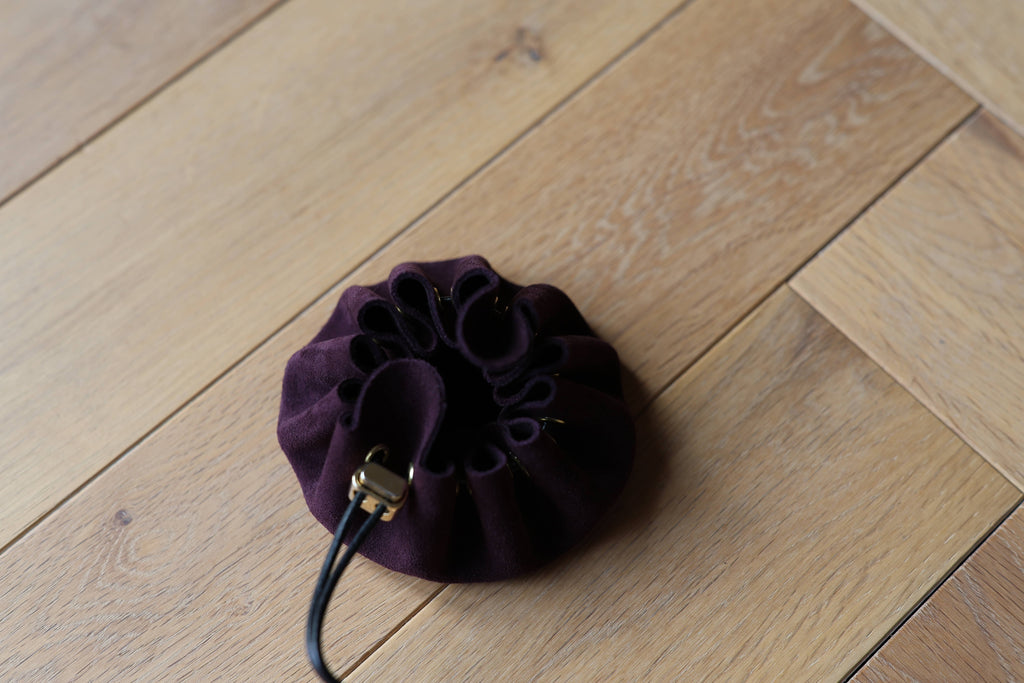Bourse Eliott en cuir véritable prune avec cordon de serrage, création artisanale française, dessus