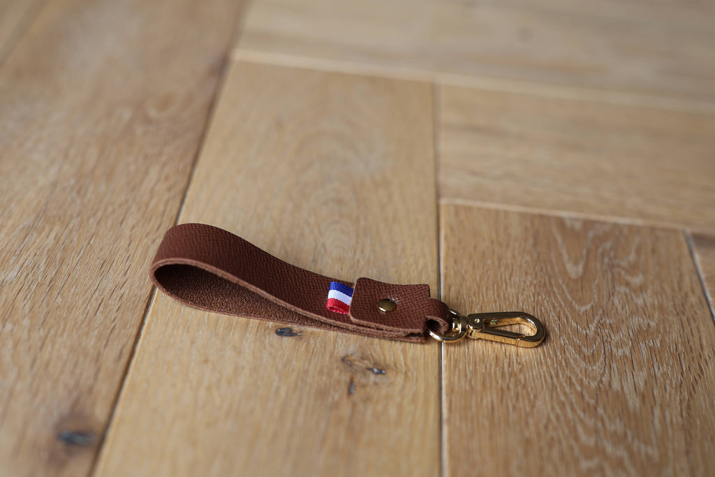 Porte-clés La Clé des Champs en cuir véritable marron, sangle artisanale, coté
