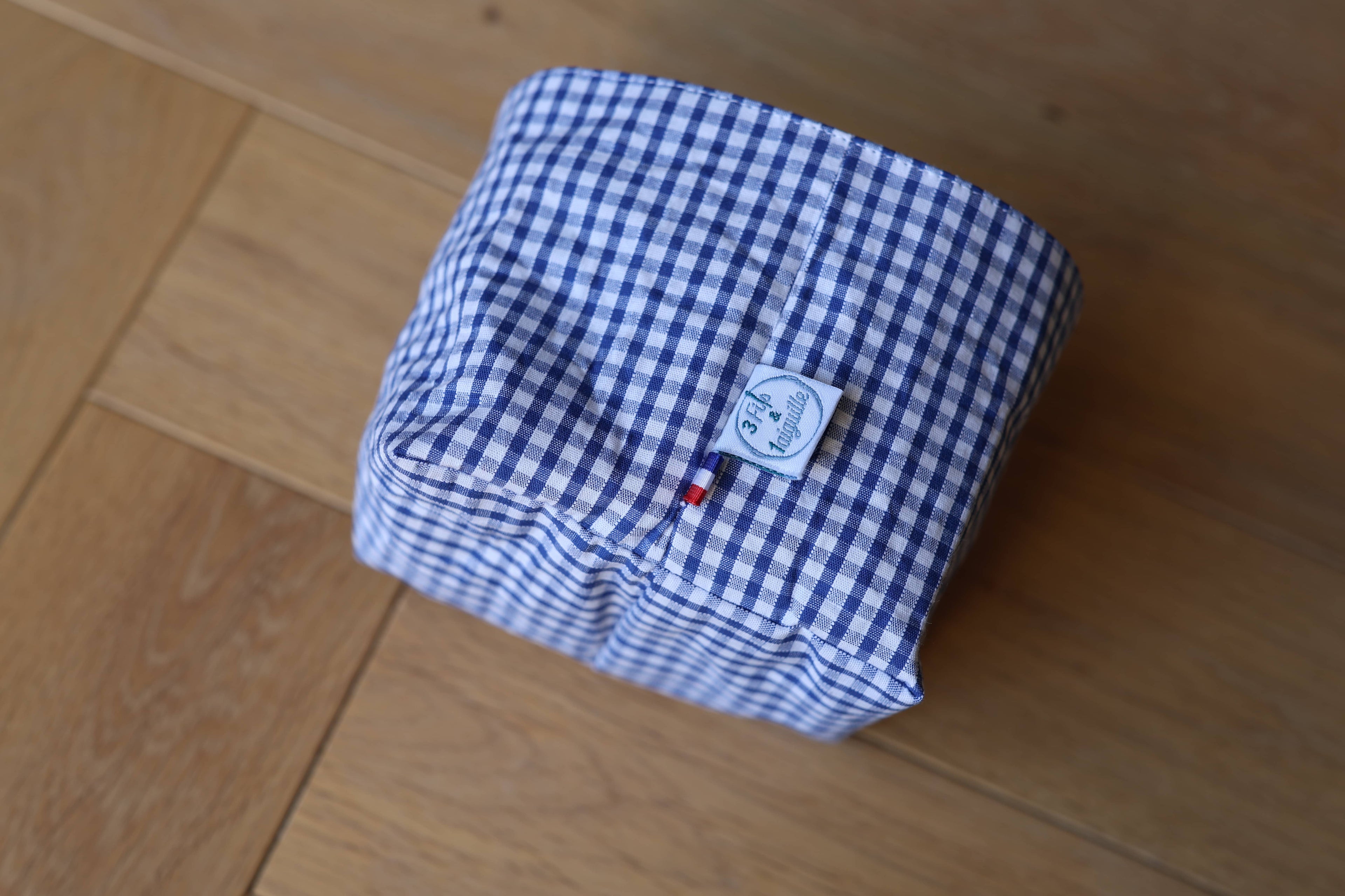 Ensemble Aurore avec 14 lingettes lavables et panier assorti en coton vichy bleu, panier coté