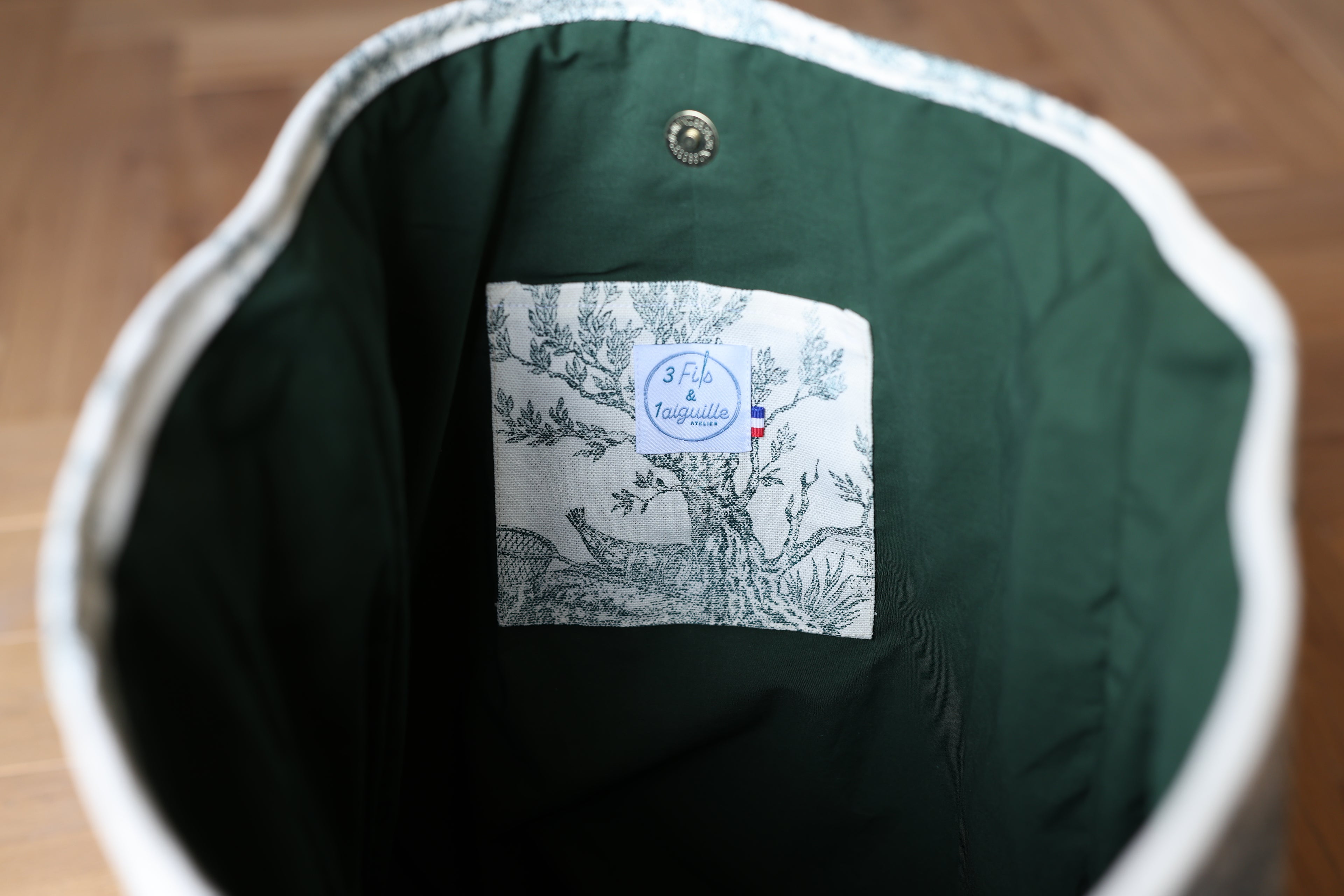 Sac cabas matelassé Le Titi Sac en toile de Jouy verte et cuir, détail pochette