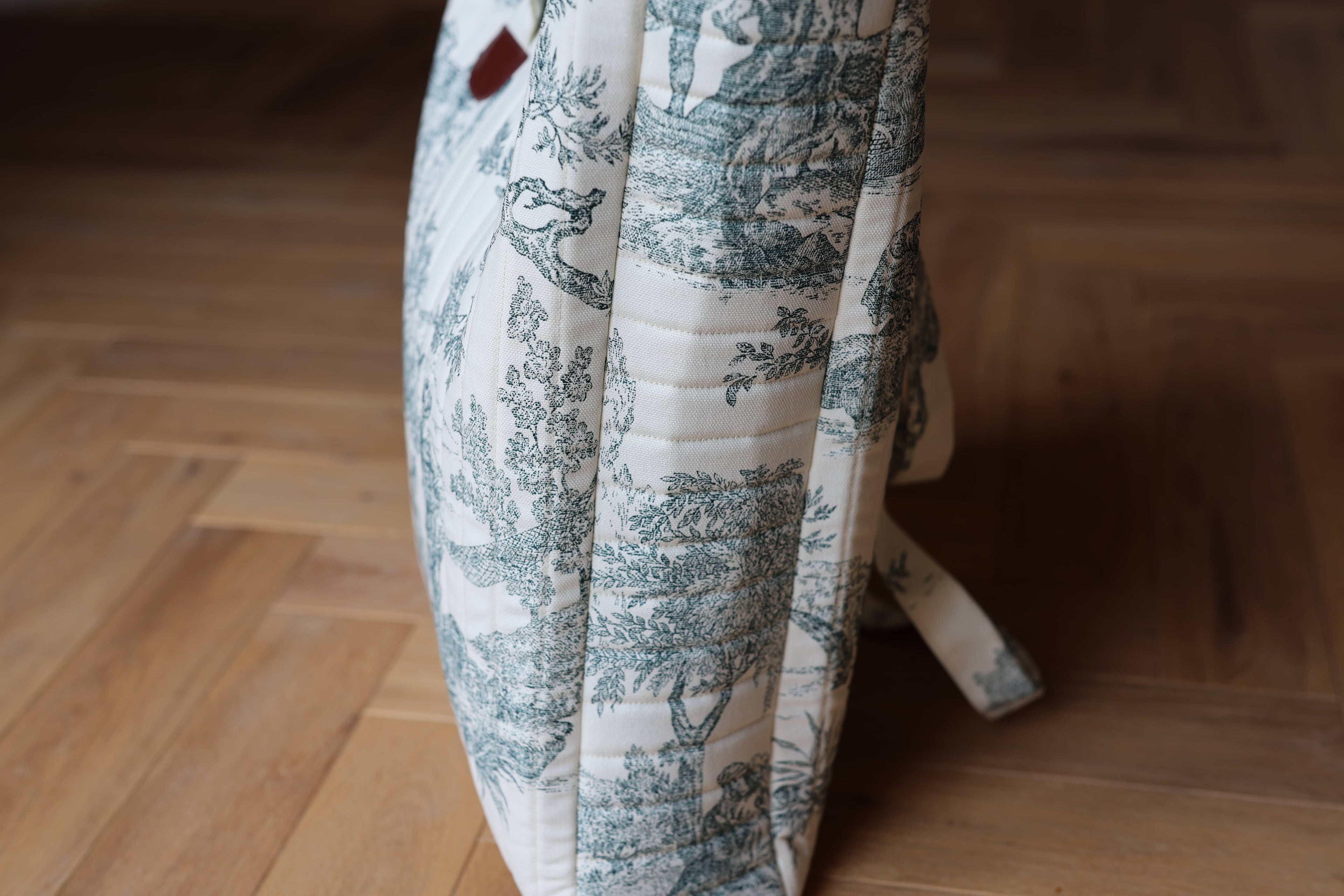 Sac cabas matelassé Le Titi Sac en toile de Jouy verte et cuir, soufflet