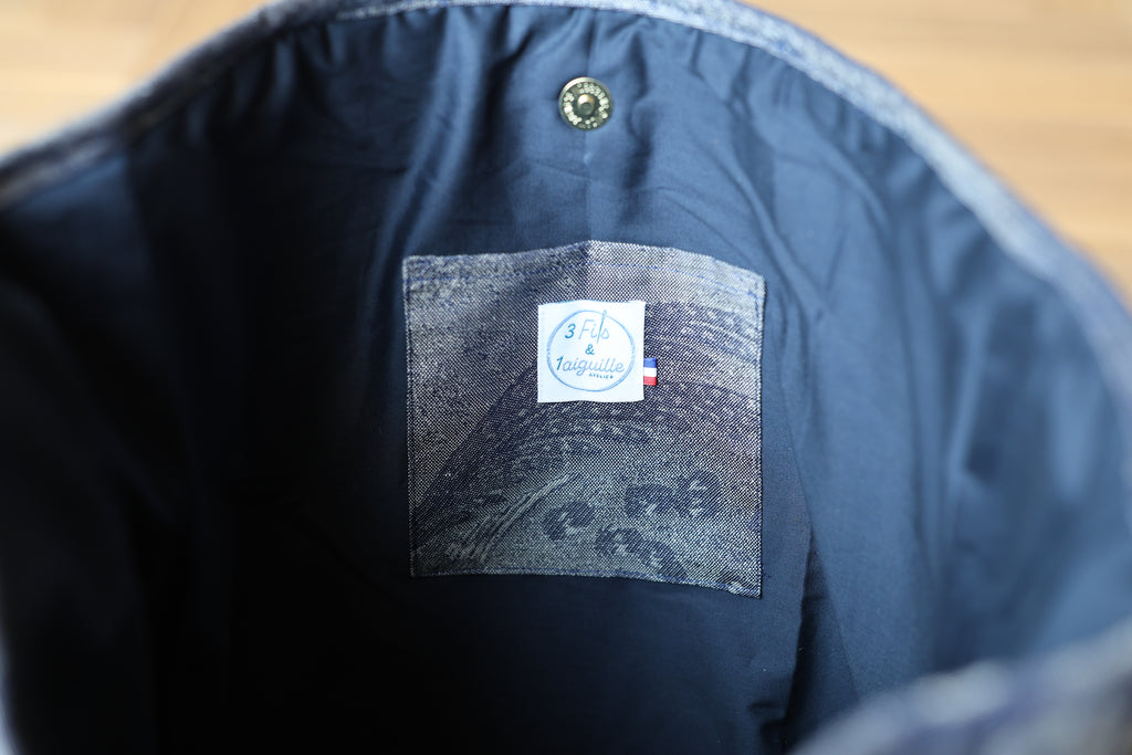 Sac cabas matelassé Le Titi Sac en denim imprimé et cuir, création artisanale française, détail pochette